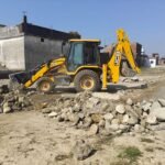 प्राधिकरण क्षेत्र में अवैध प्लॉटिंग एवं निर्माण के विरुद्ध सख्त कार्रवाई, लगभग 25 बीघा अवैध प्लॉटिंग पर ध्वस्तीकरण व अवैध निर्माण पर सीलिंग की कार्यवाही