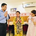 ज़रुरत मंदों के साथ डीएम सविन बंसल का हाथ, कैंसर पीड़ित परिवार को दी बड़ी राहत, 71 हजार ऋण माफ, 50 हजार की आर्थिक सहायता